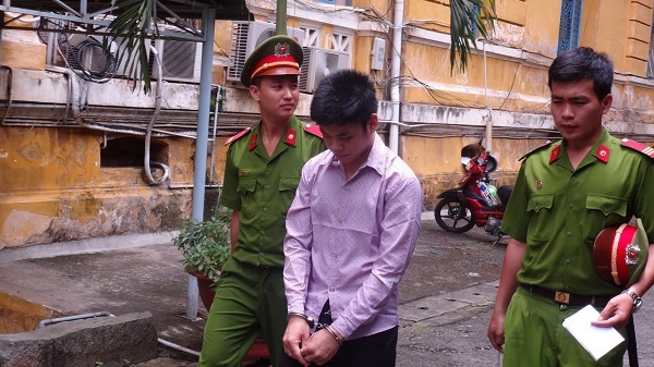 Thiếu nữ bị bạn nhậu của cha cướp mất  “cái ngàn vàng”